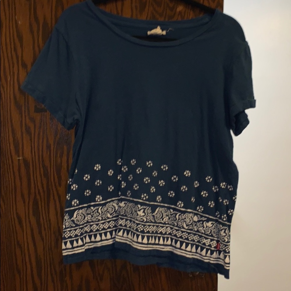 Navy tshirt with floral pattern
